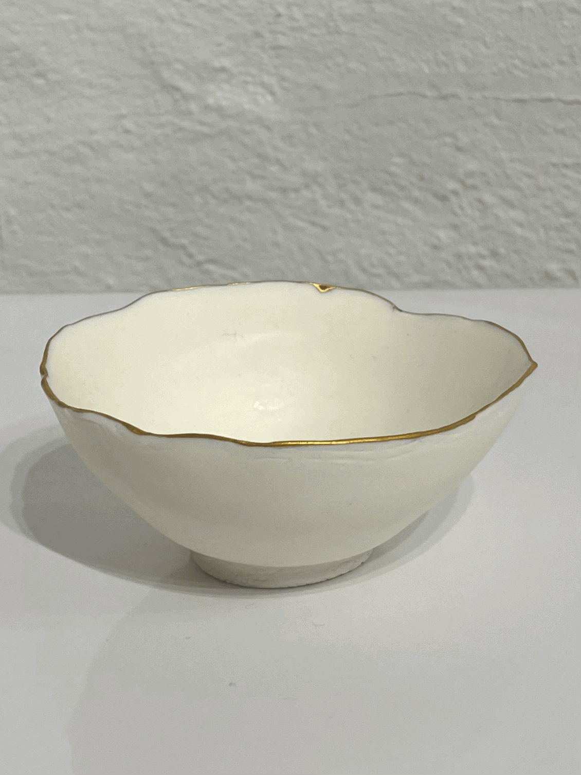 Small Dish in Porcelain White with Gold Rim